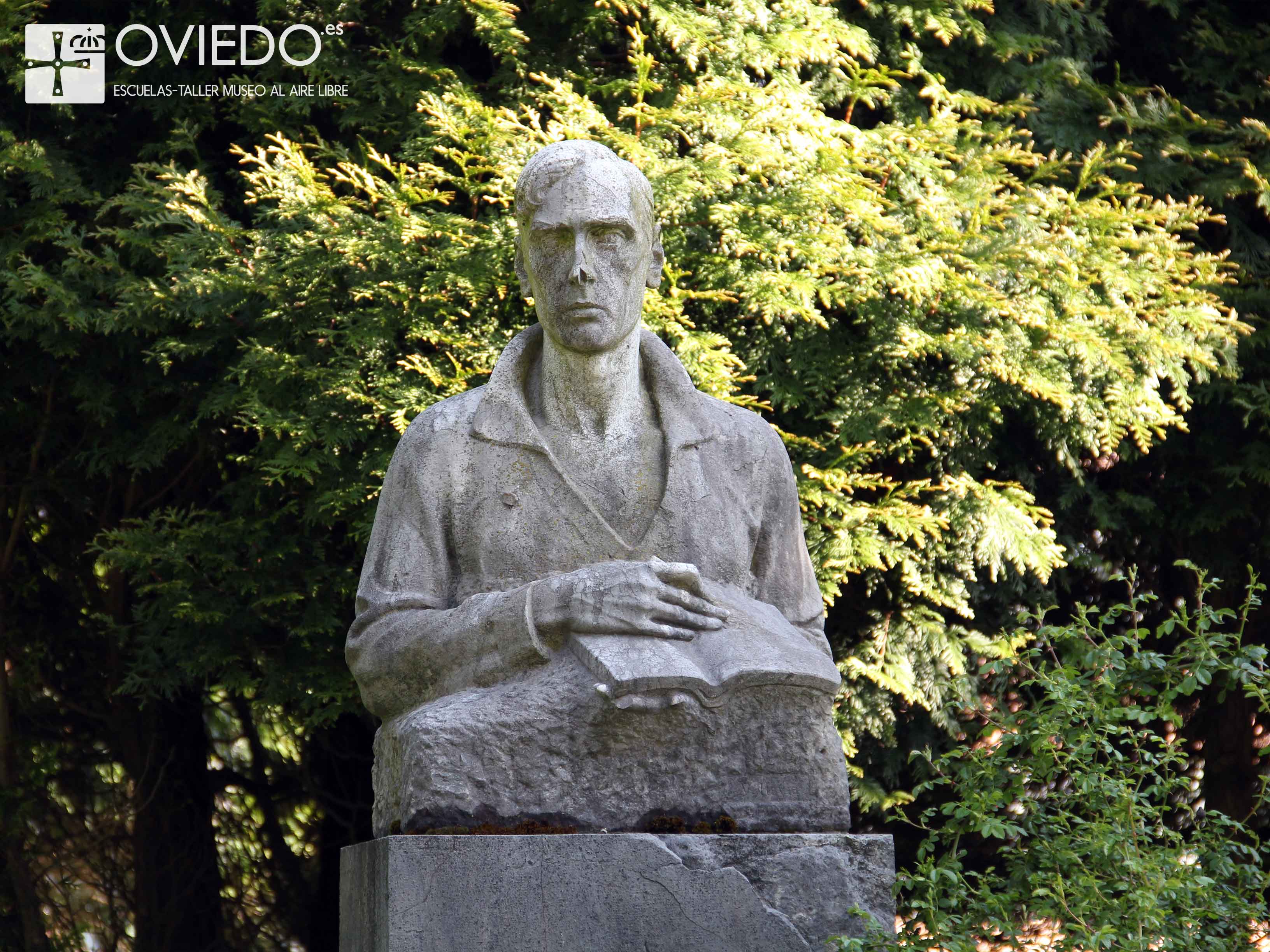 Escultura Doctor Julián Clavería